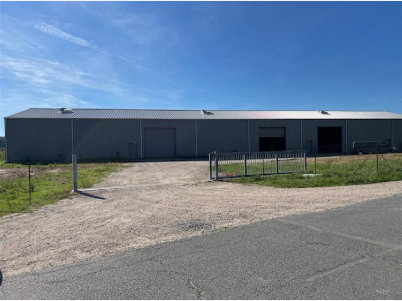 A LOUER, locaux d'activités neufs sur la commune 