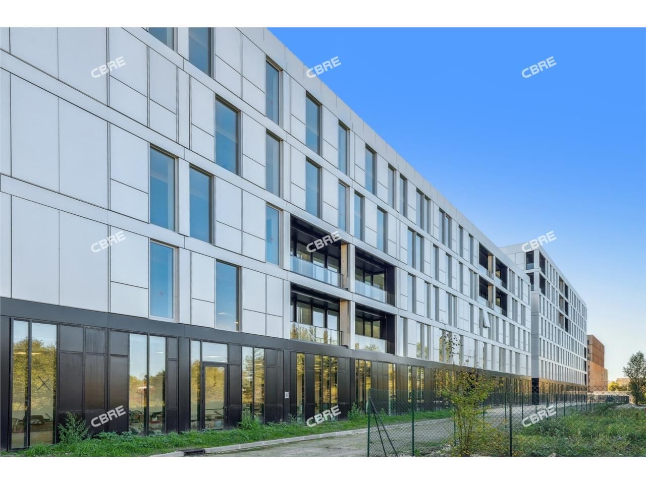 CBRE vous propose en exclusivité un immeuble de b
