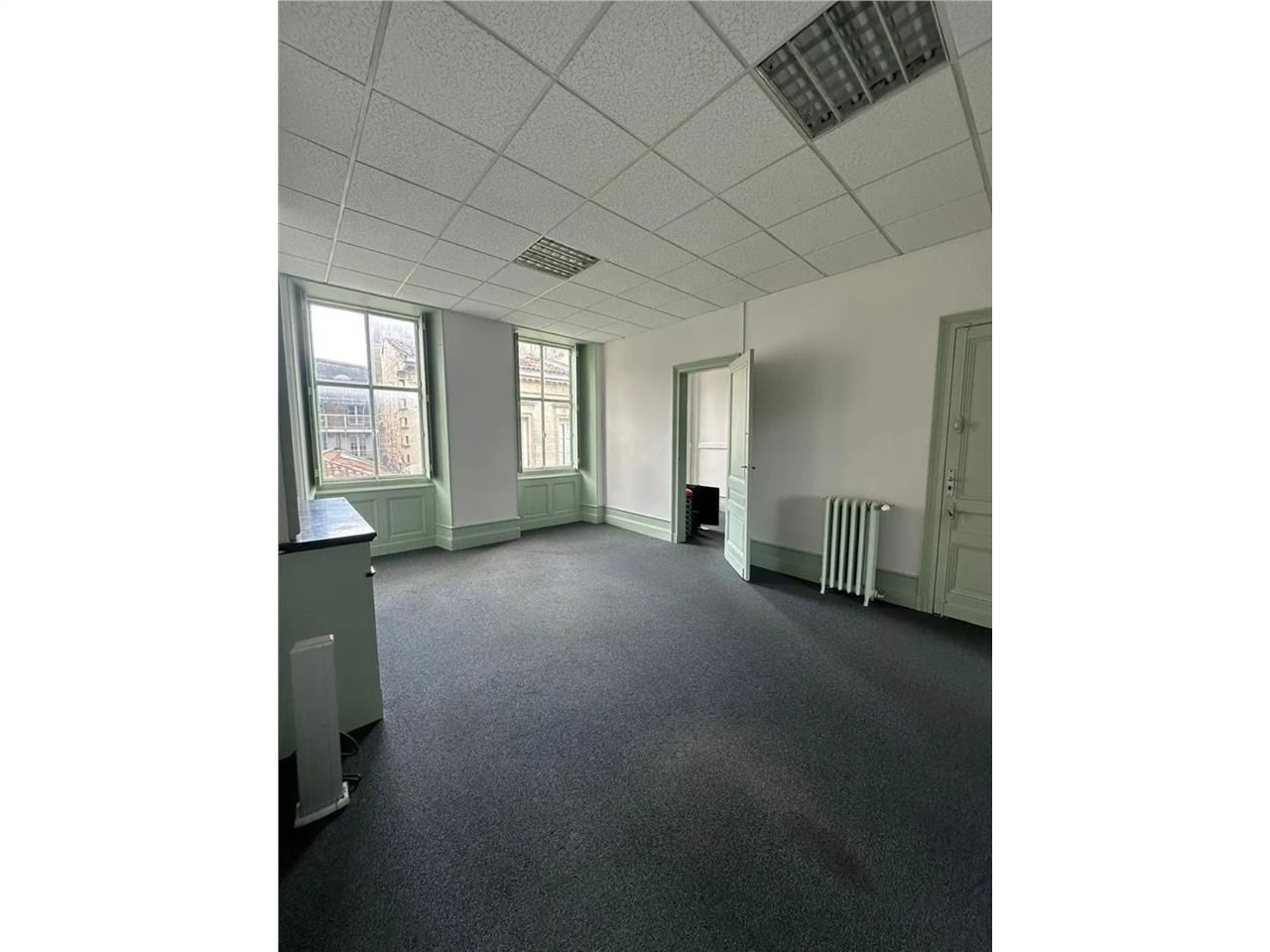 CBRE BORDEAUX vous propose à la location, située 