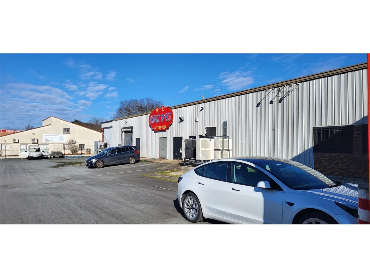 A VENDRE local d'activités de 1 100 m² au coeur d