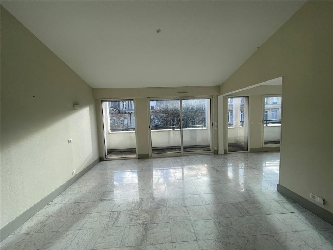 CBRE BORDEAUX vous propose à la location, au sein