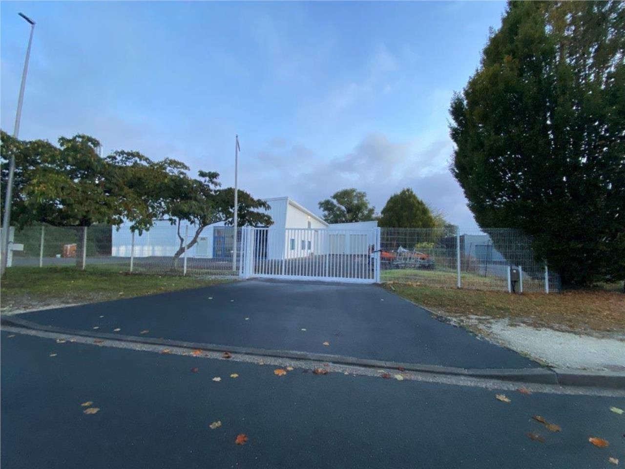 BLANQUEFORT - À LOUER : Entrepôt indépendant sur 