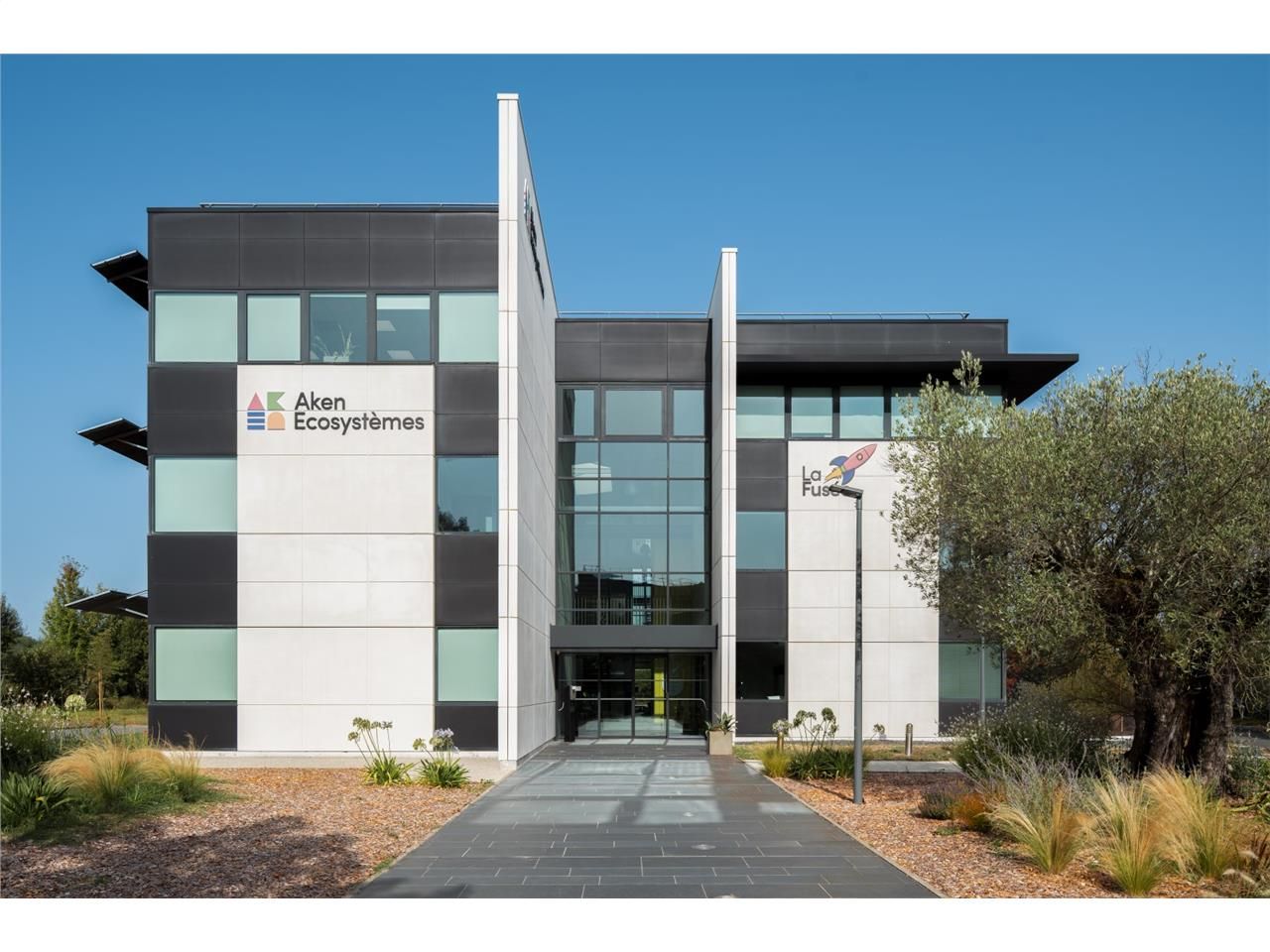 A Mérignac, proche transports et services, CBRE v