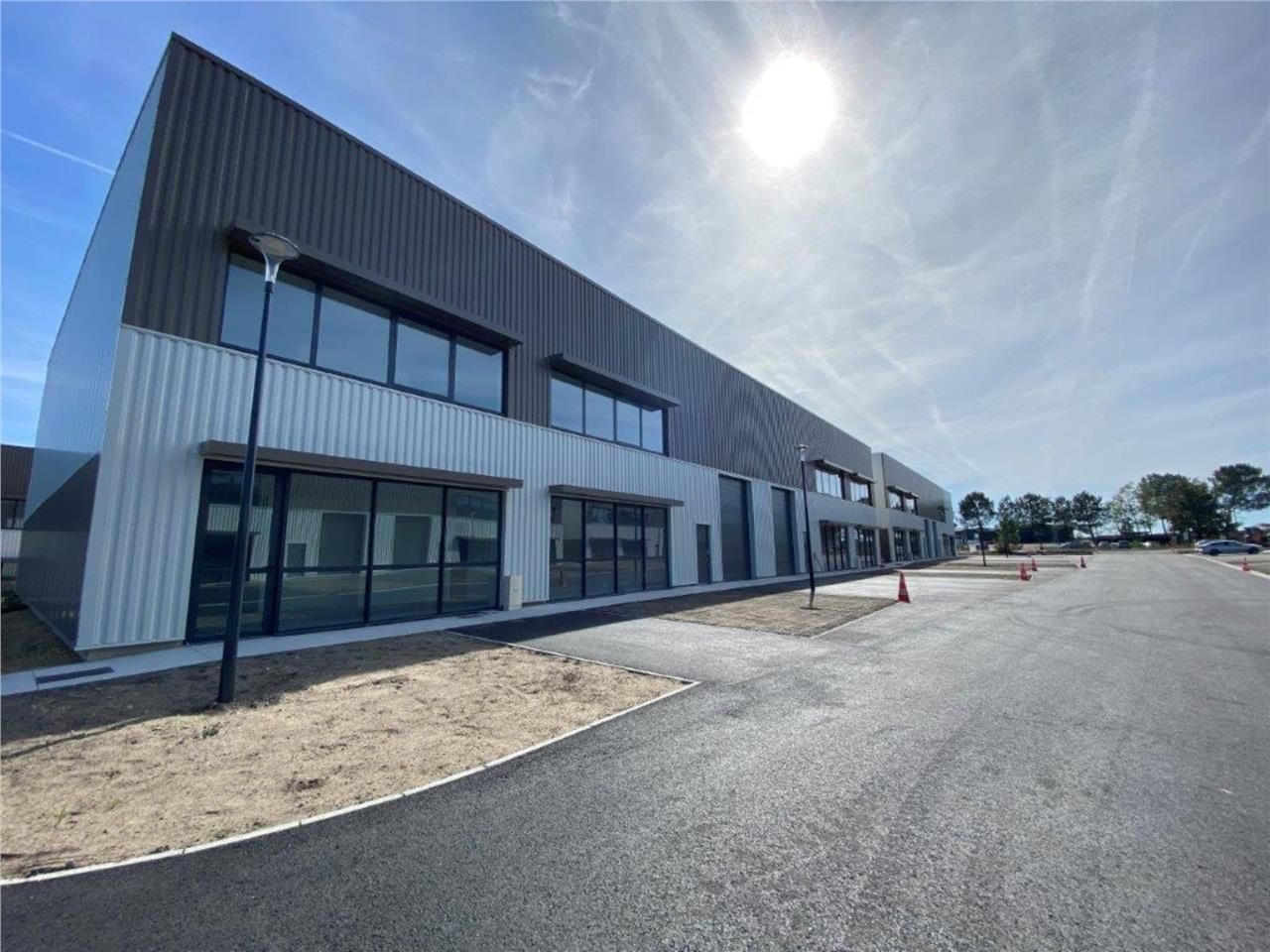 A vendre à proximité immédiate de l'autoroute A63