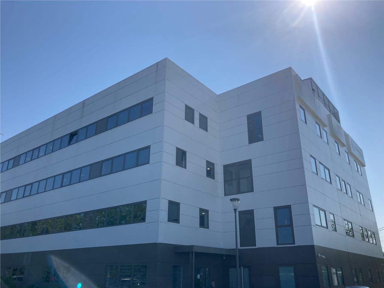 Dans un immeuble récent très bien placé au Hailla