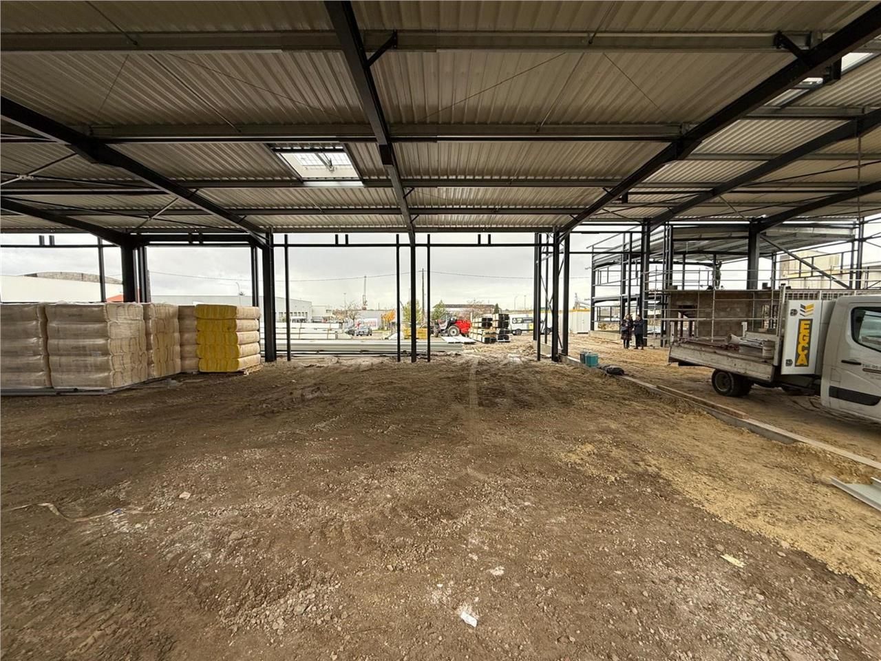 A LOUER, local d'activités / entrepôt réhabilité