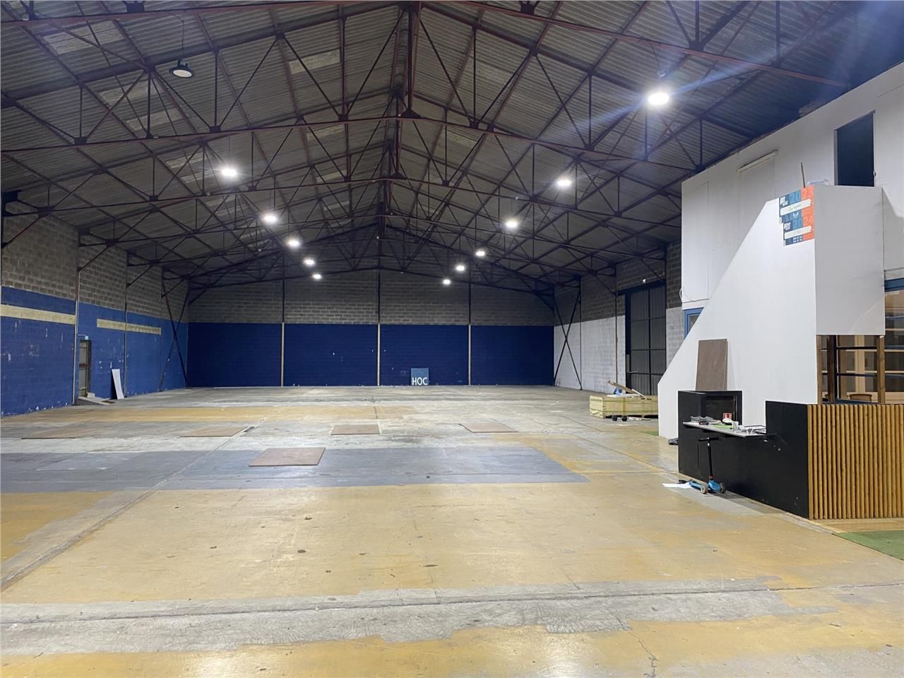 À VENDRE - BÂTIMENT D'ACTIVITÉ INDÉPENDANT ET CLO