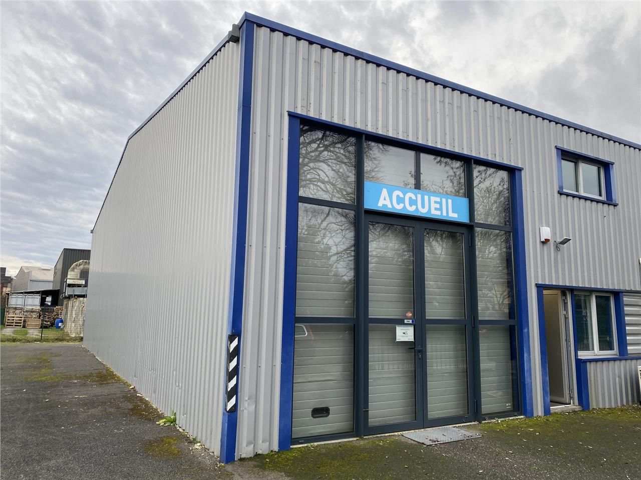 À LOUER : Local d'Activités avec Bureaux de 210m²