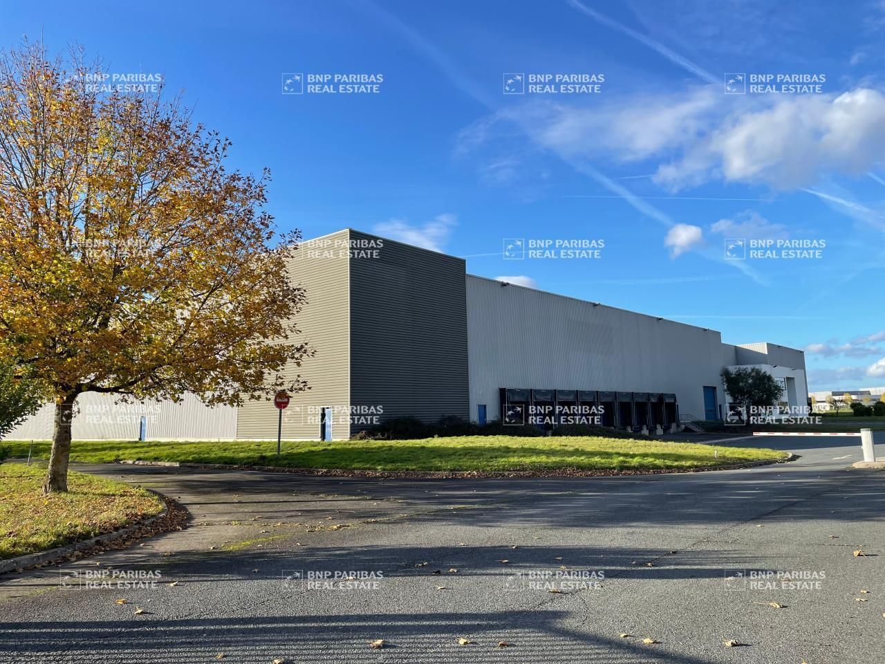 Location Entrepôts classe A 10260 m² non divisibles 45130 Meung-sur-loire