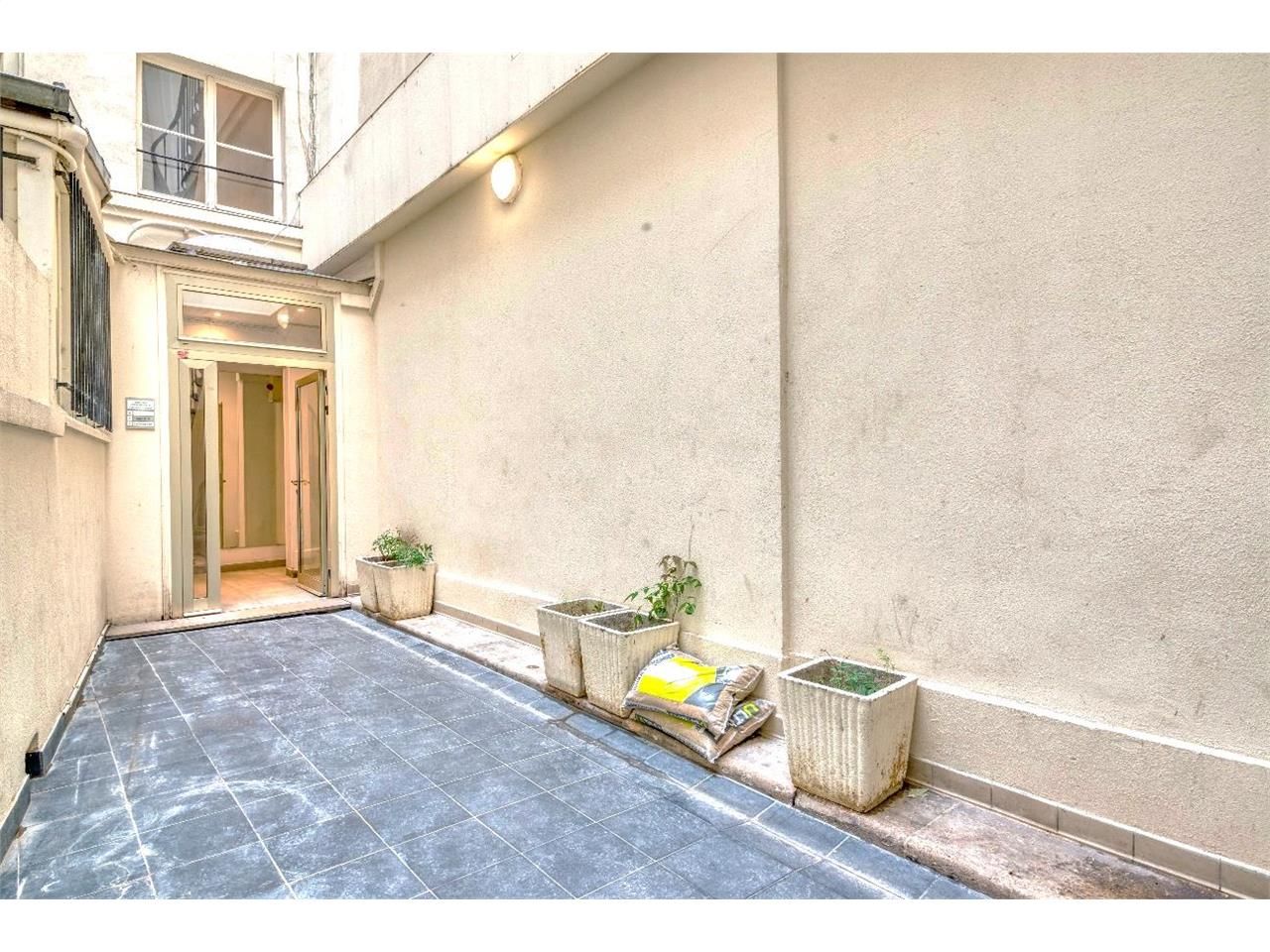 75 m² pour ce bureaux en location à Paris