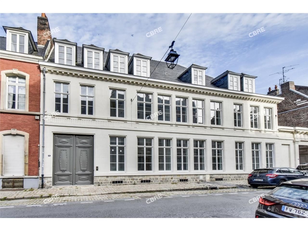 CBRE vous propose à la location de superbes plate