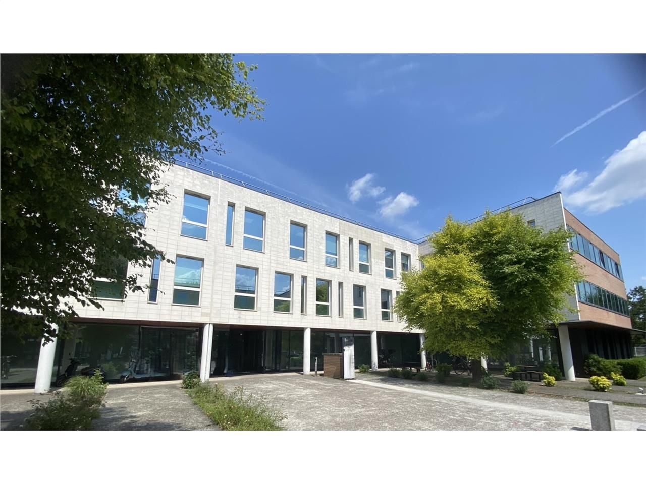 CBRE vous propose à la location, une belle surfac