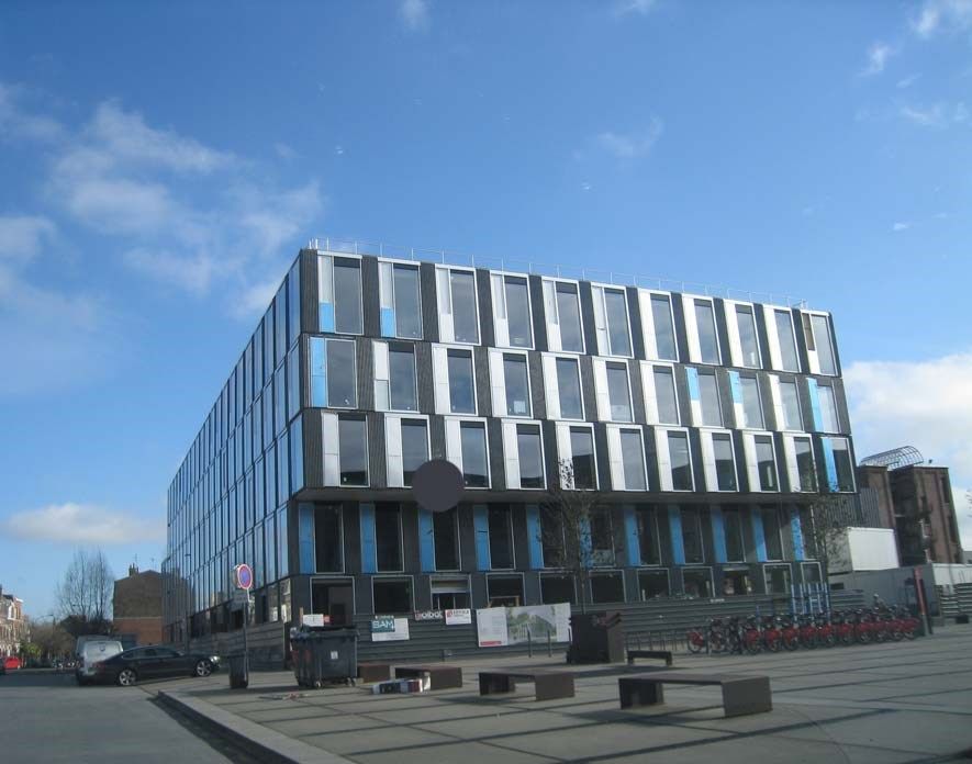 Très bel immeuble de bureaux qui se situe à l'ent