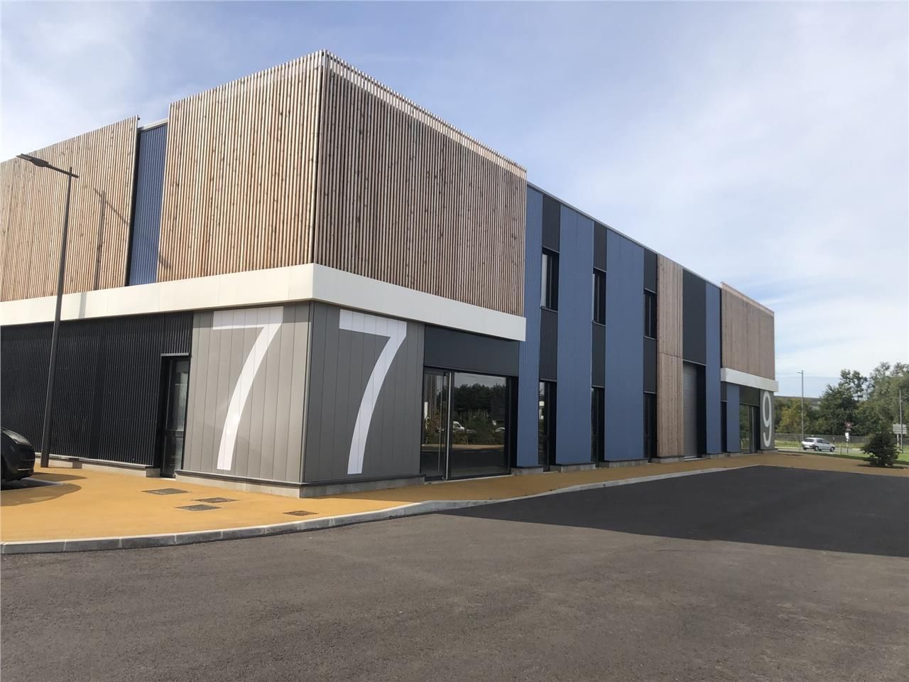 A louer ou à vendre, surfaces d'activité neuves d