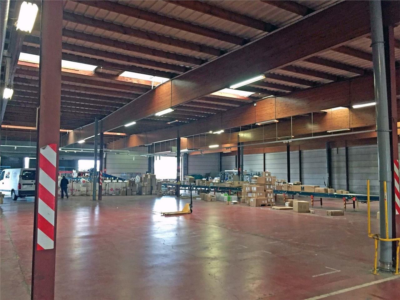 A louer ou à vendre entrepôt de 2 880 m² et burea