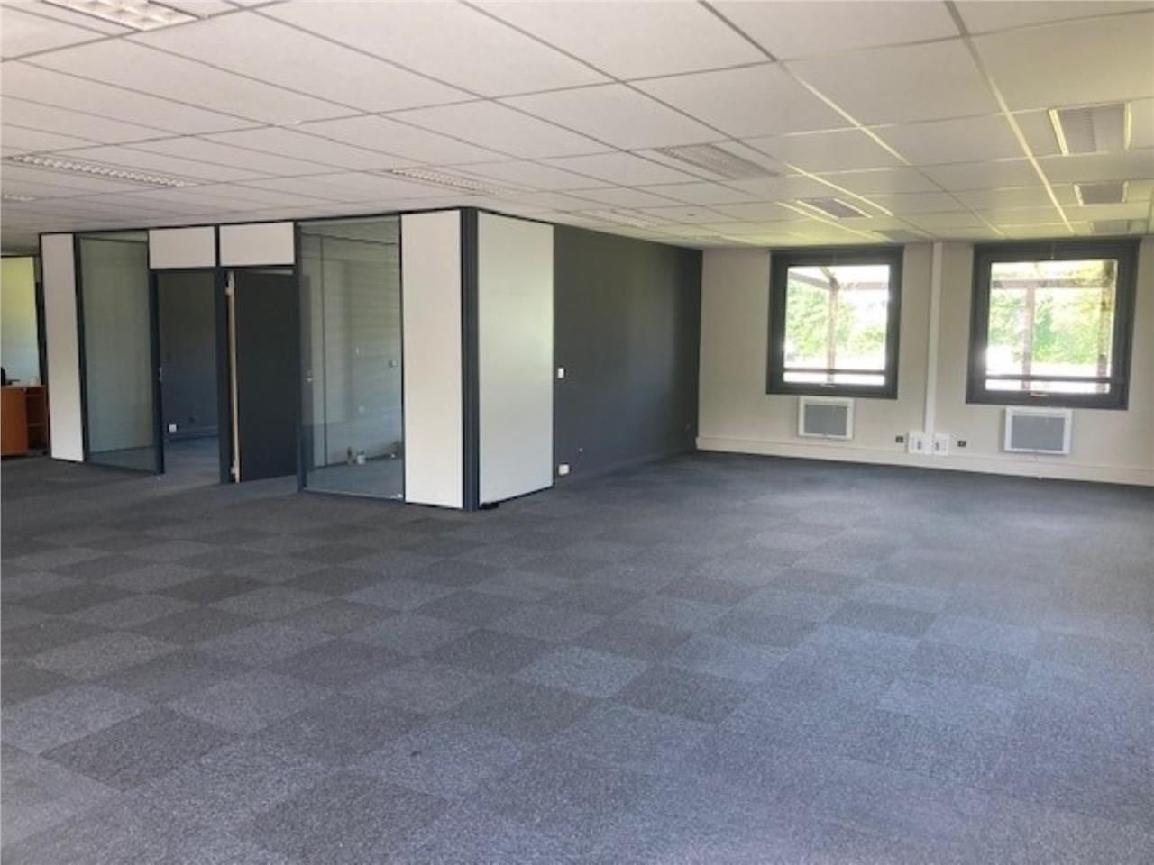 Nous vous proposons une surface de 974 m² divisib