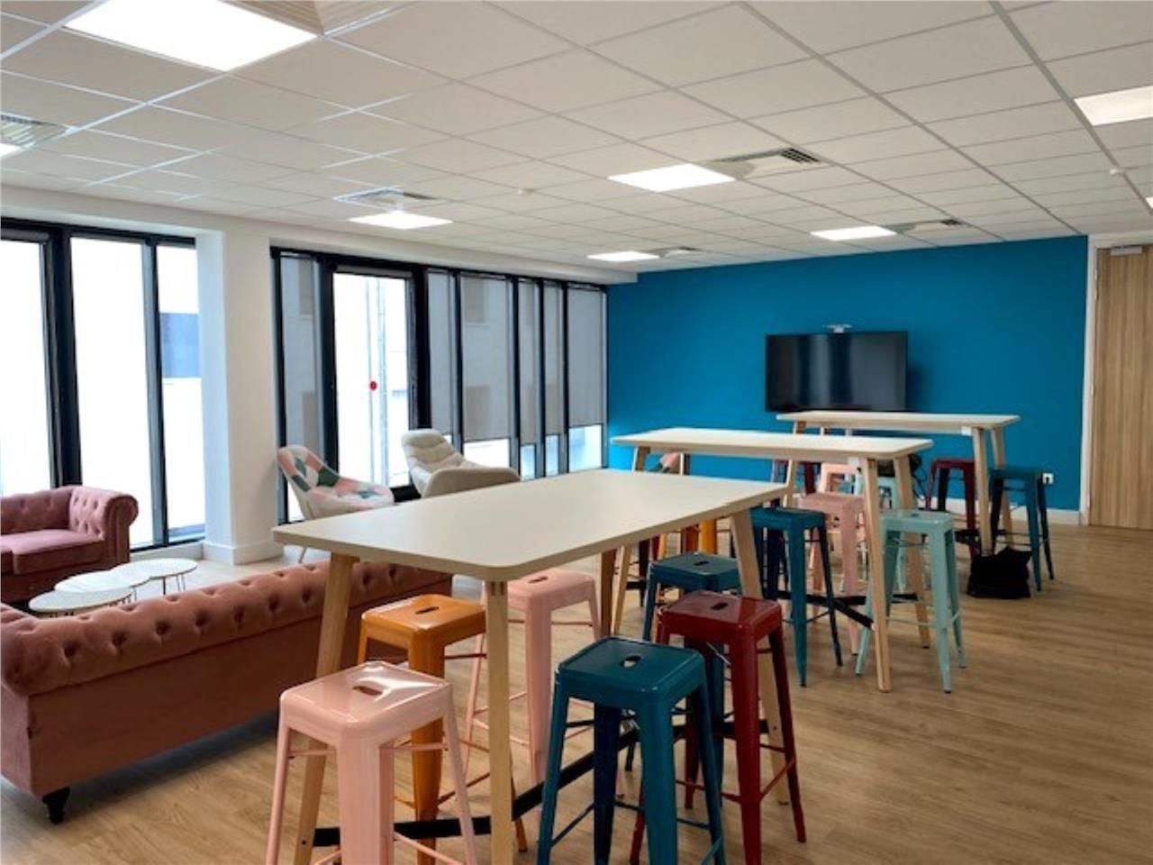 Cette surface entièrement aménagée et équipée, si