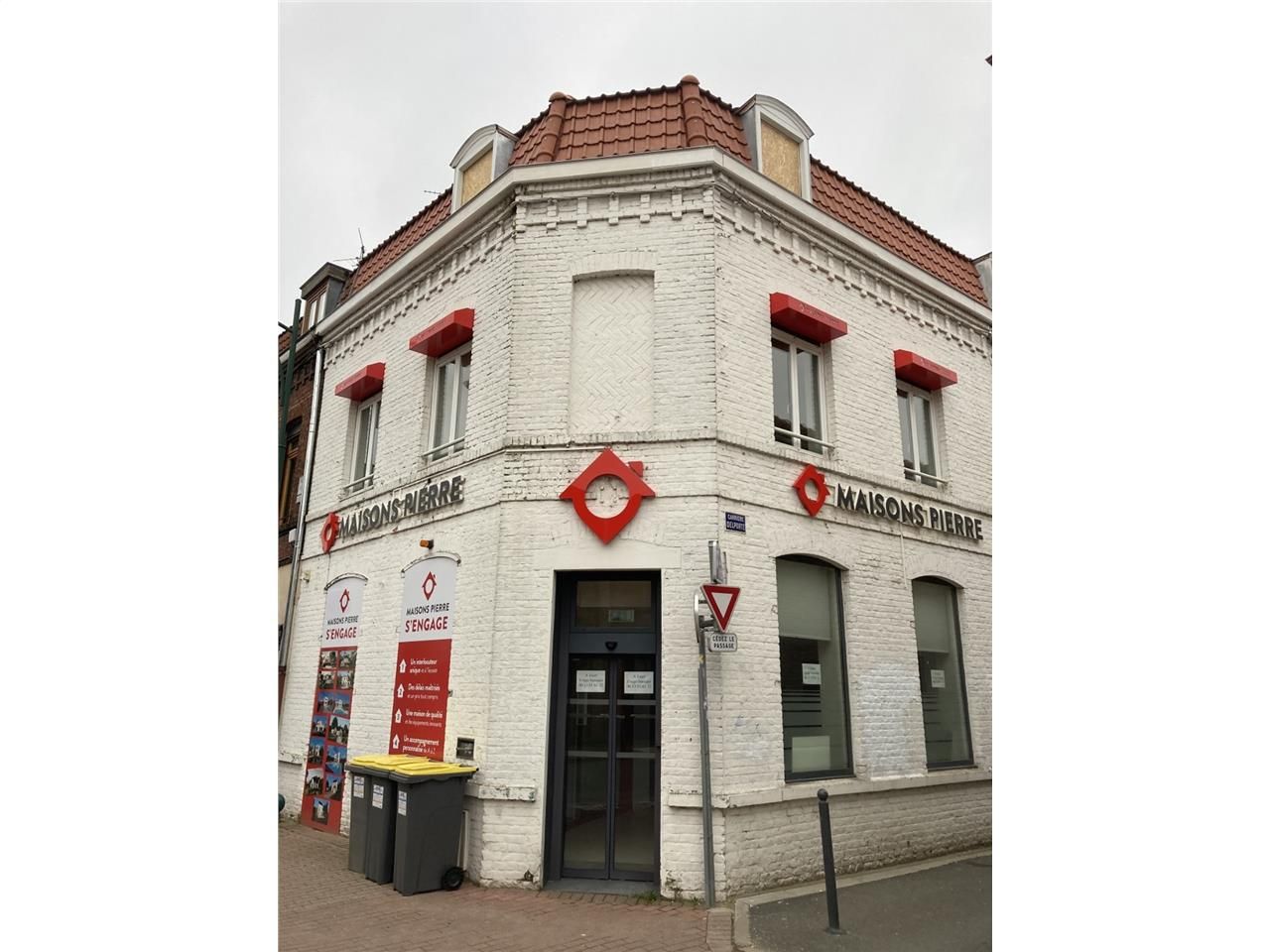 Immeuble de bureaux à louer ou à vendre! A Villen