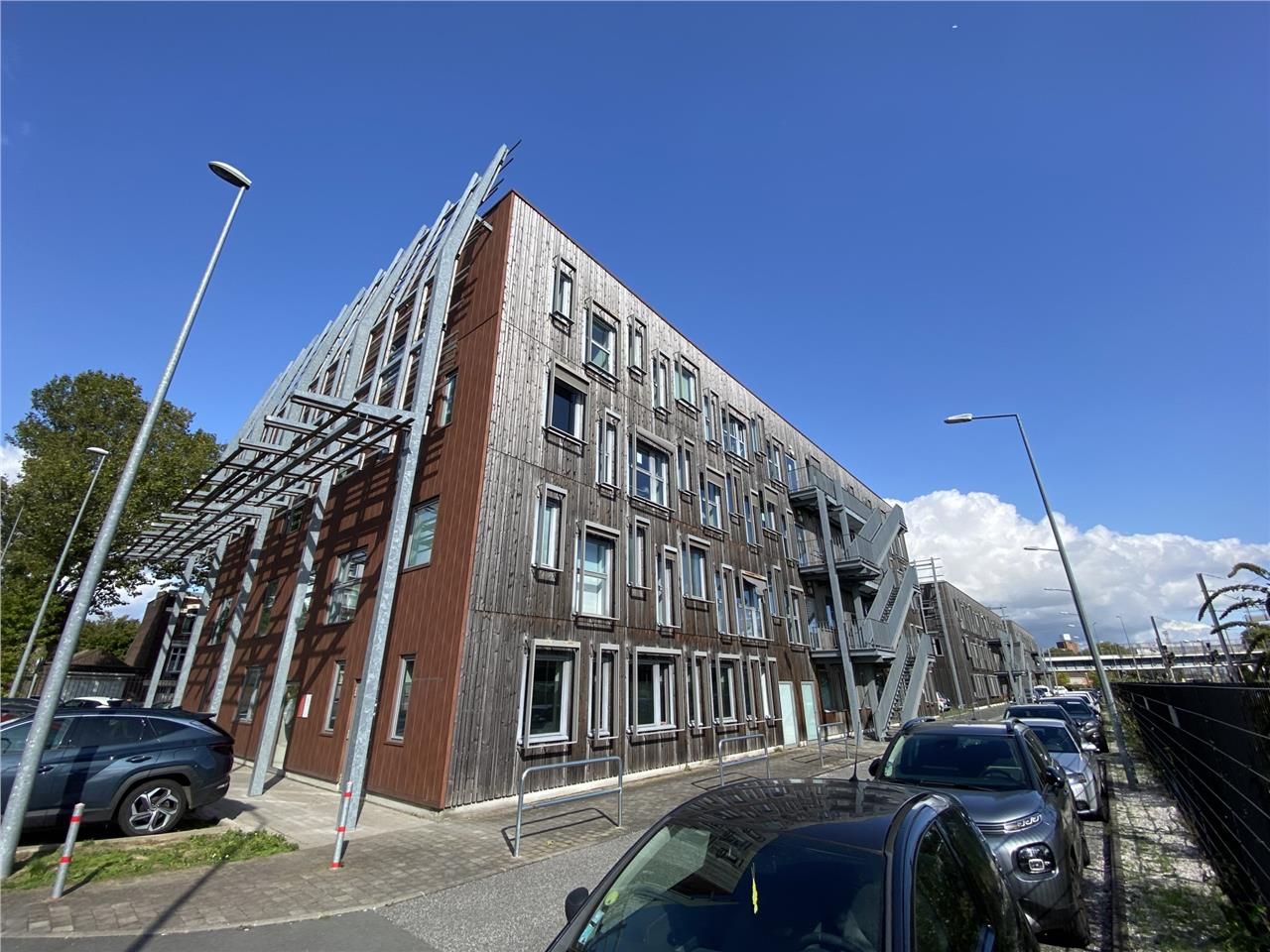 CBRE vous propose à la location et à la vente, ce