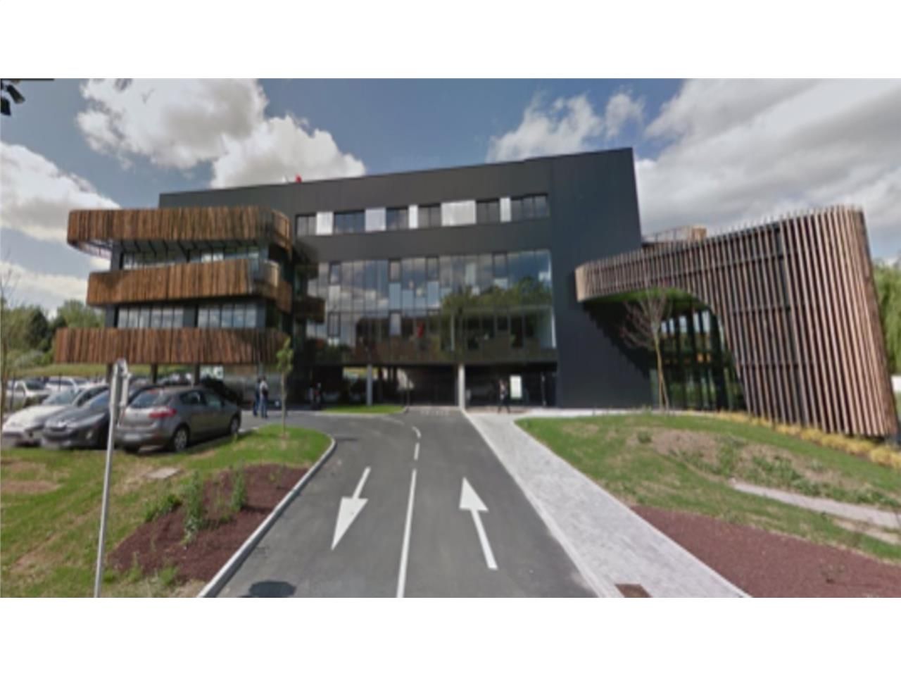 Nous vous proposons un plateau de bureaux à la lo