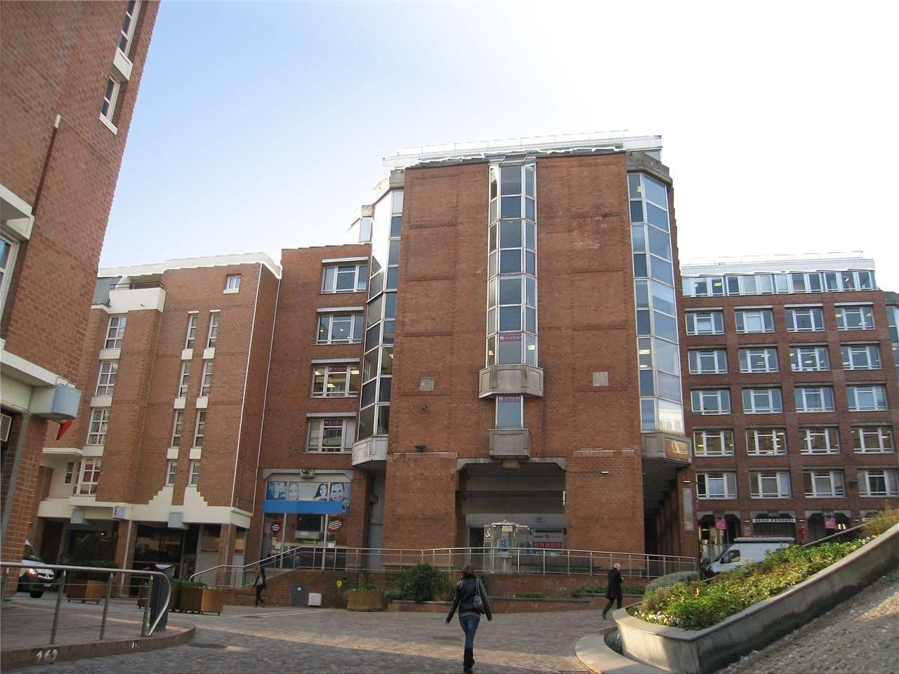 CBRE Conseil & Transaction vous propose à la loca