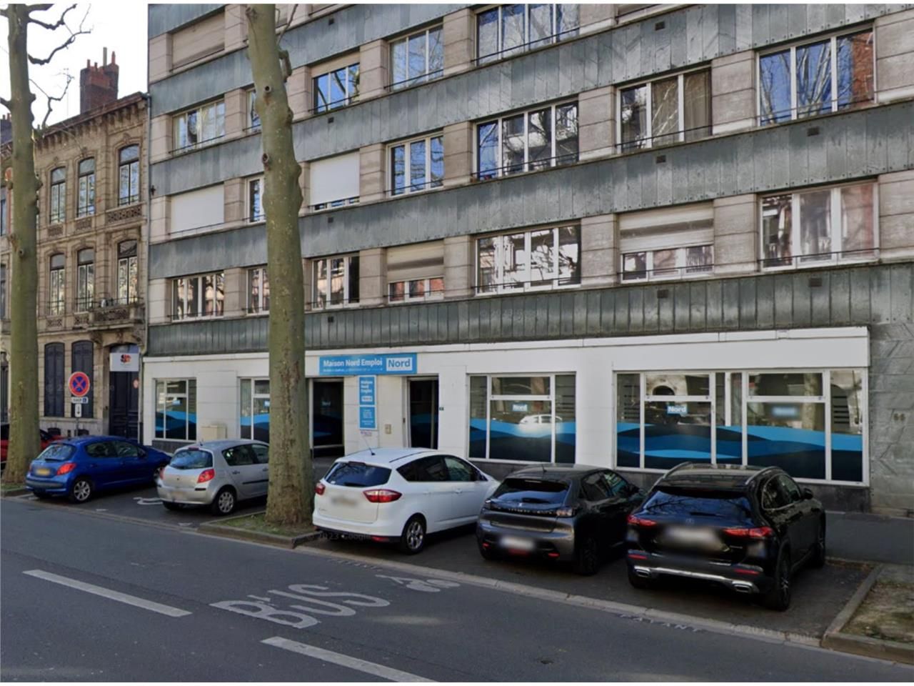 Idéalement situé, ce bel immeuble dispose d'un pl