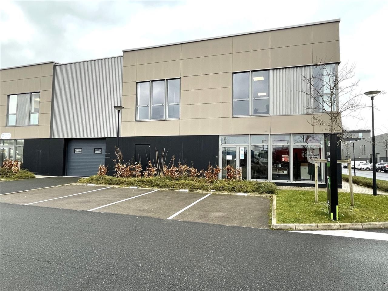 CBRE vous propose à la location, une très belle s