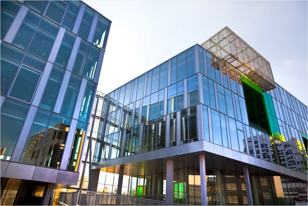 Situé sur Euralille, en connexion directe avec le