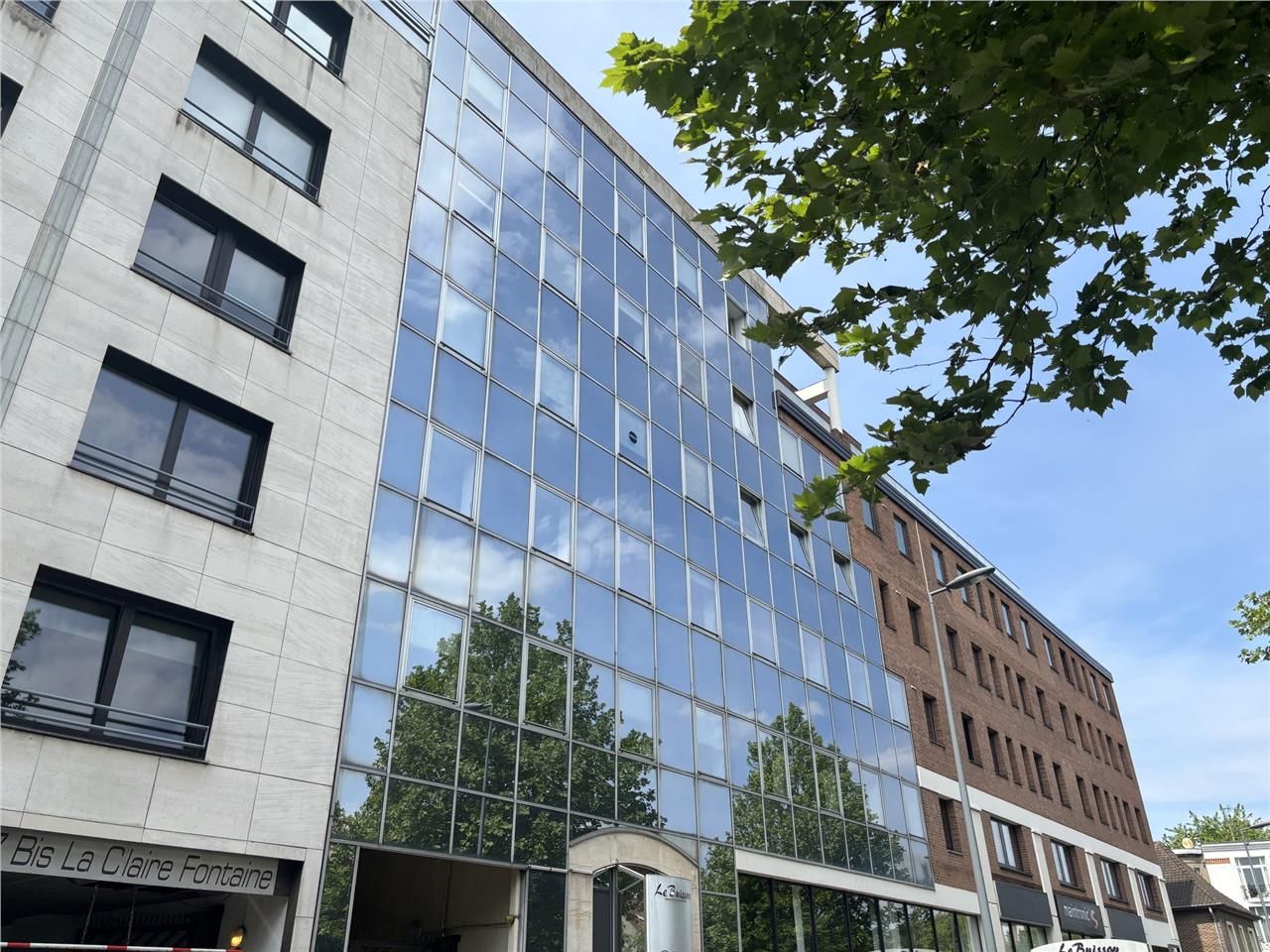 Découvrez ces différents plateaux de bureaux,  id