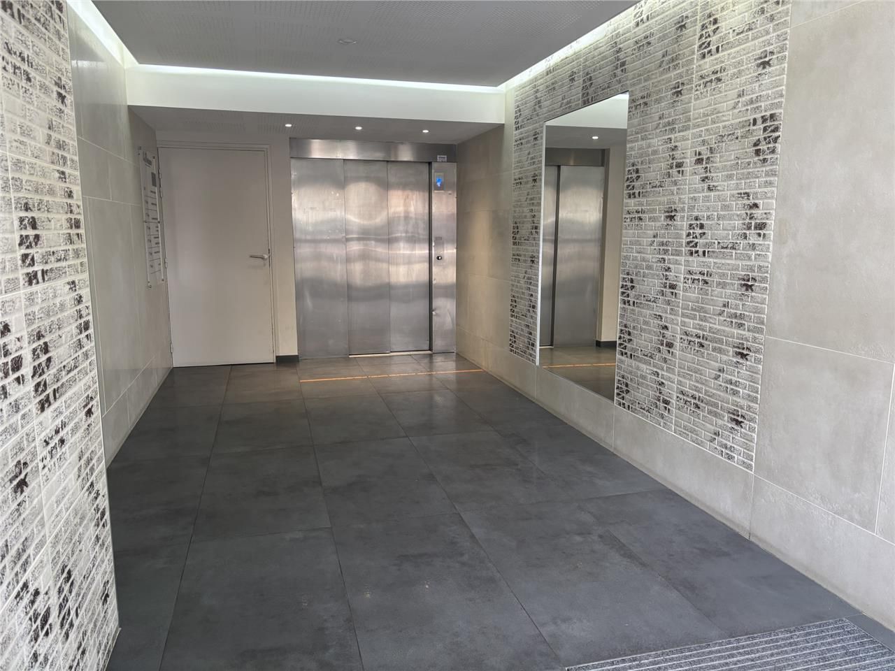 Découvrez ces différents plateaux de bureaux,  id