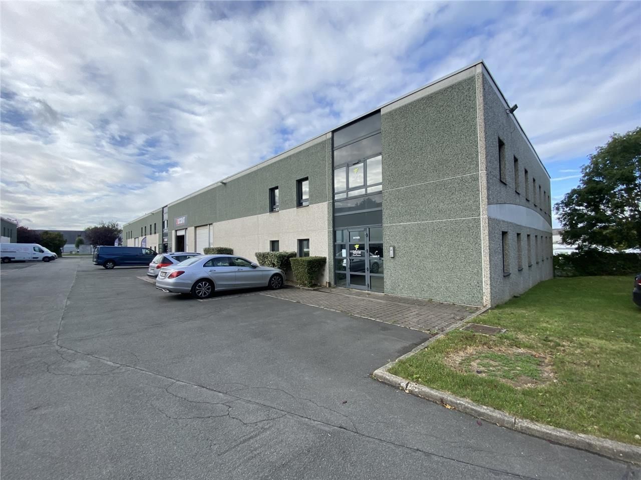 CBRE vous propose à la location, surface mixte av