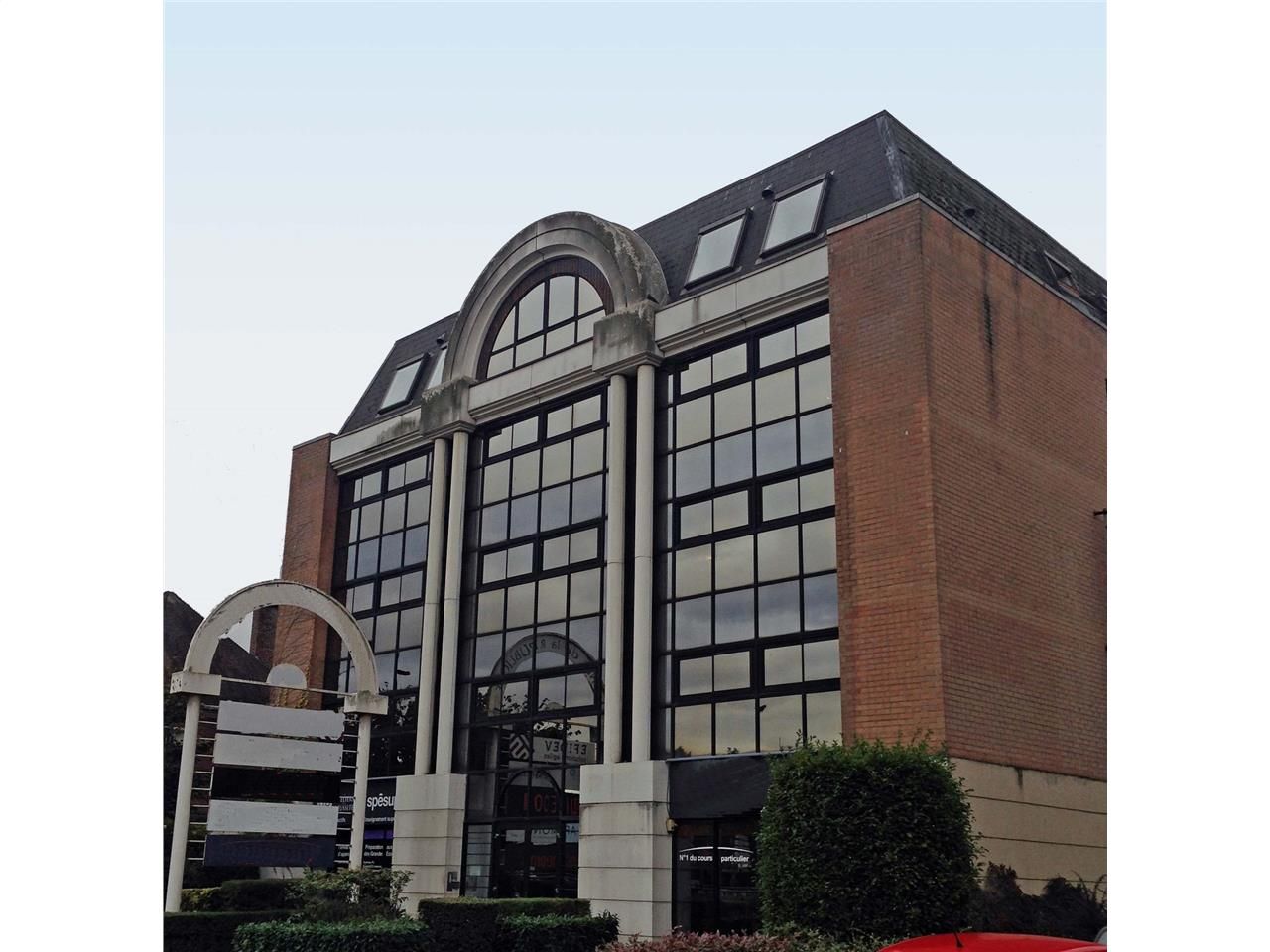 Très beau plateau de bureaux, rénové proposé à la