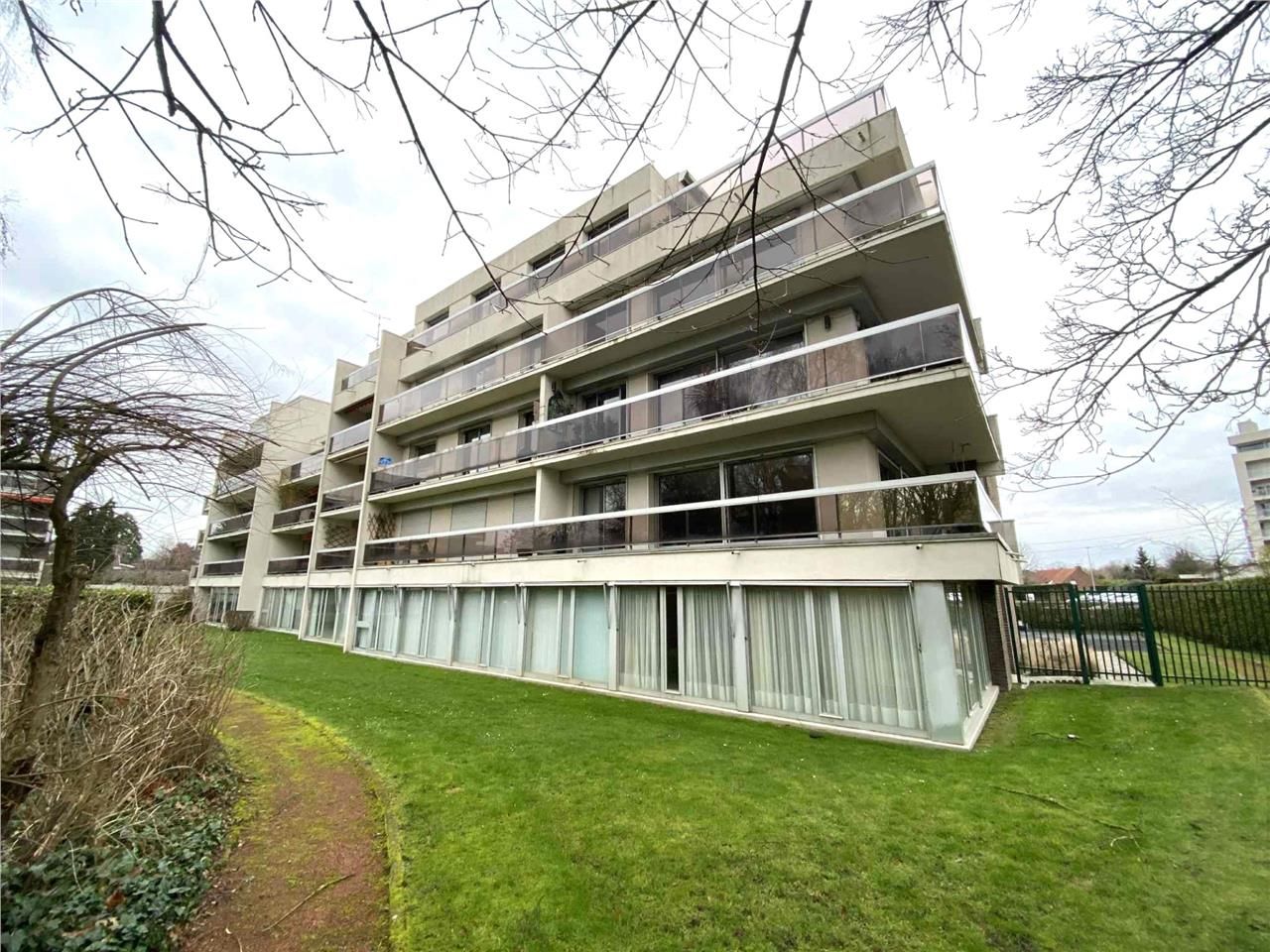 À vendre/à louer - Local professionnel de 266 m²