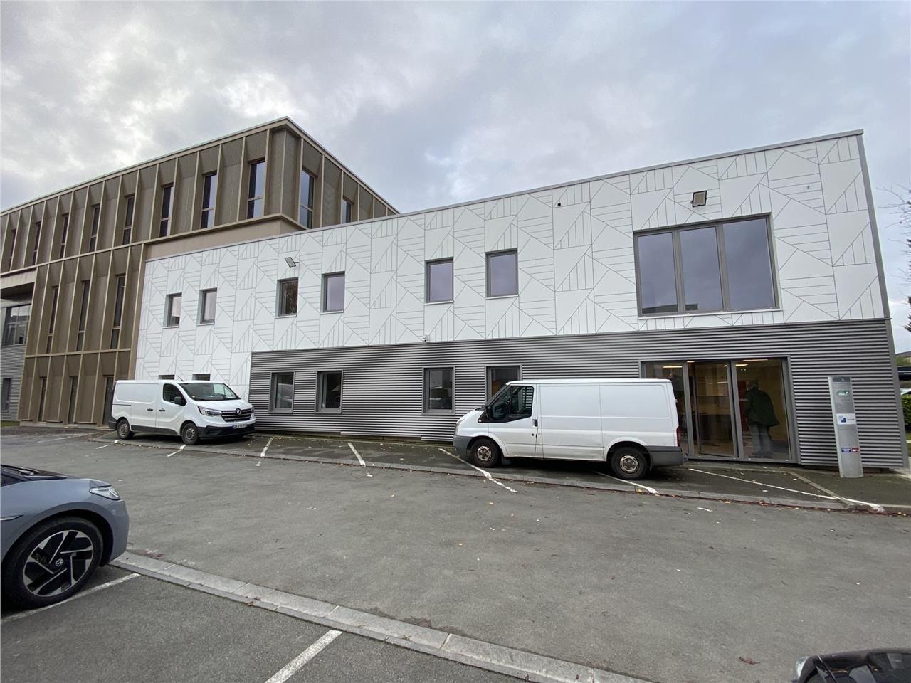 CBRE vous propose à la location deux surfaces de 