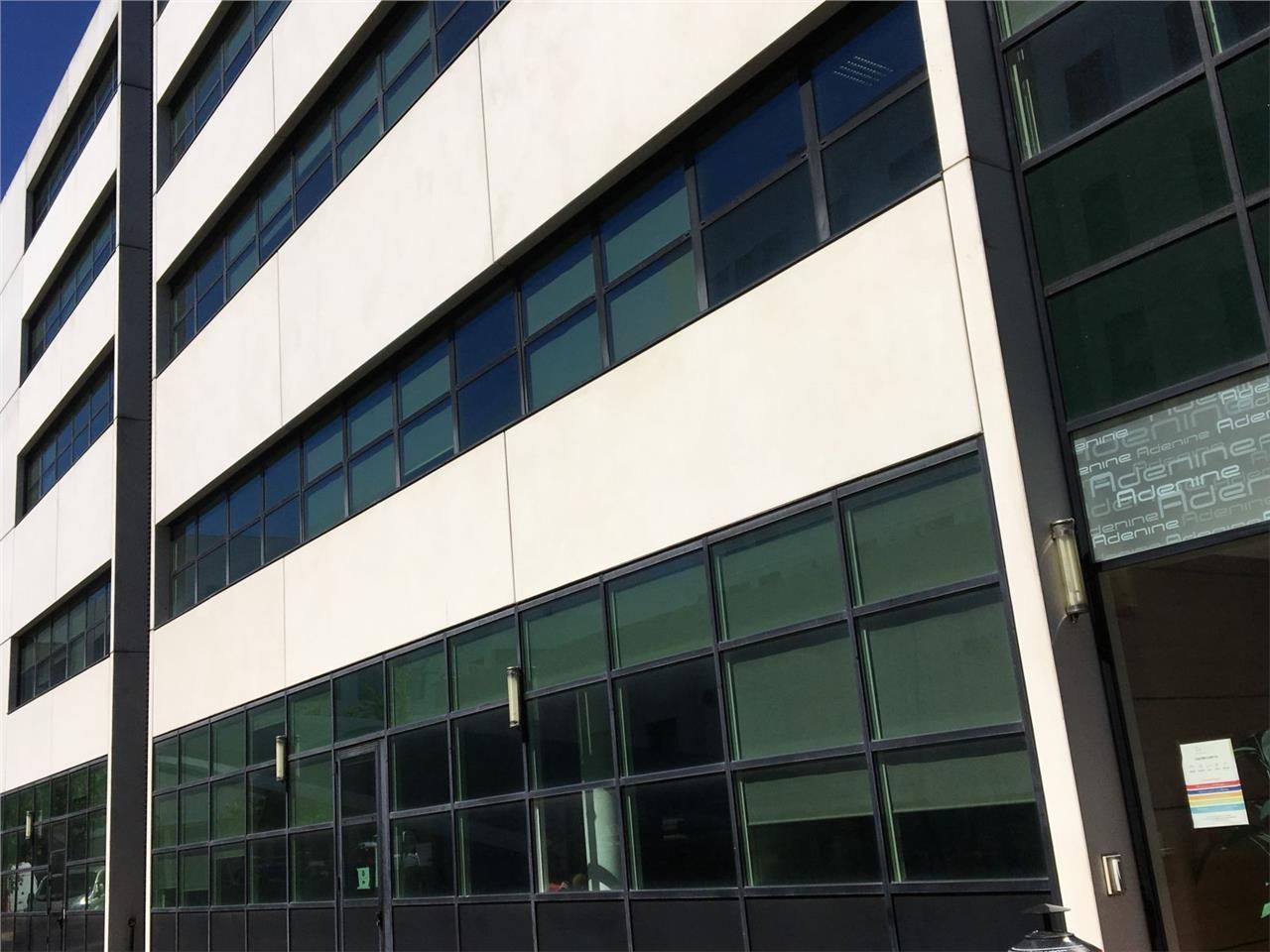 Surfaces de bureaux rénovées proposées à la locat