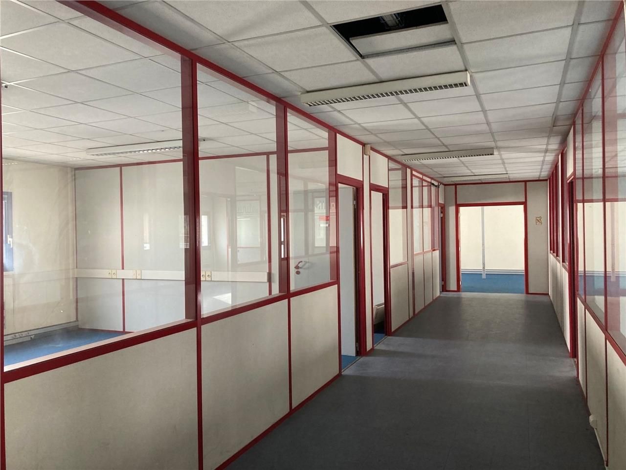 Dans un parc d'activités mixtes à proximité du Ce