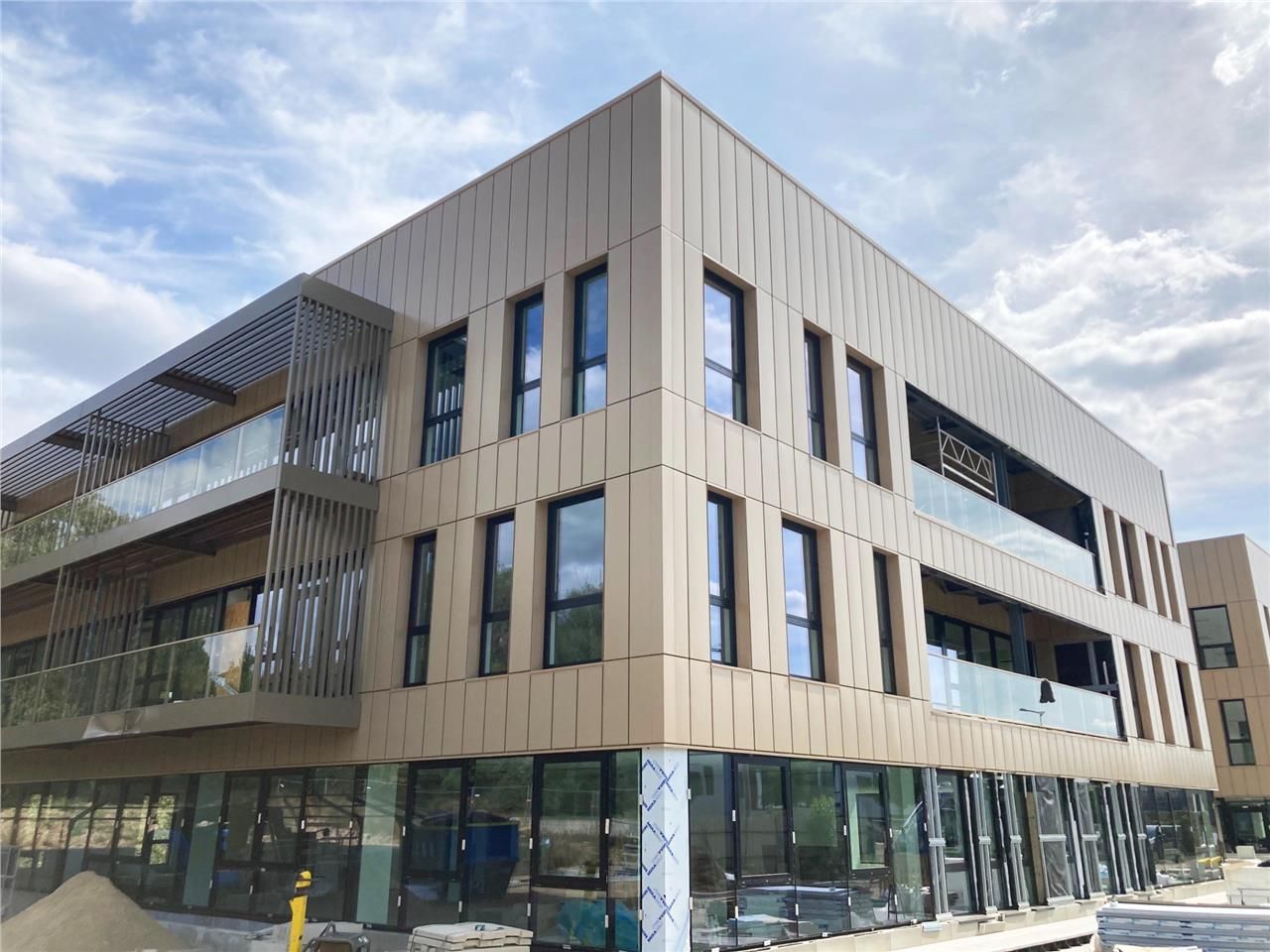 Au coeur de la Zac du Puy d'Or, en bordure de RD 