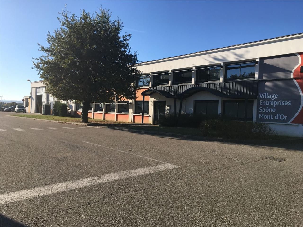 CBRE Lyon vous propose, au coeur d'un parc indust