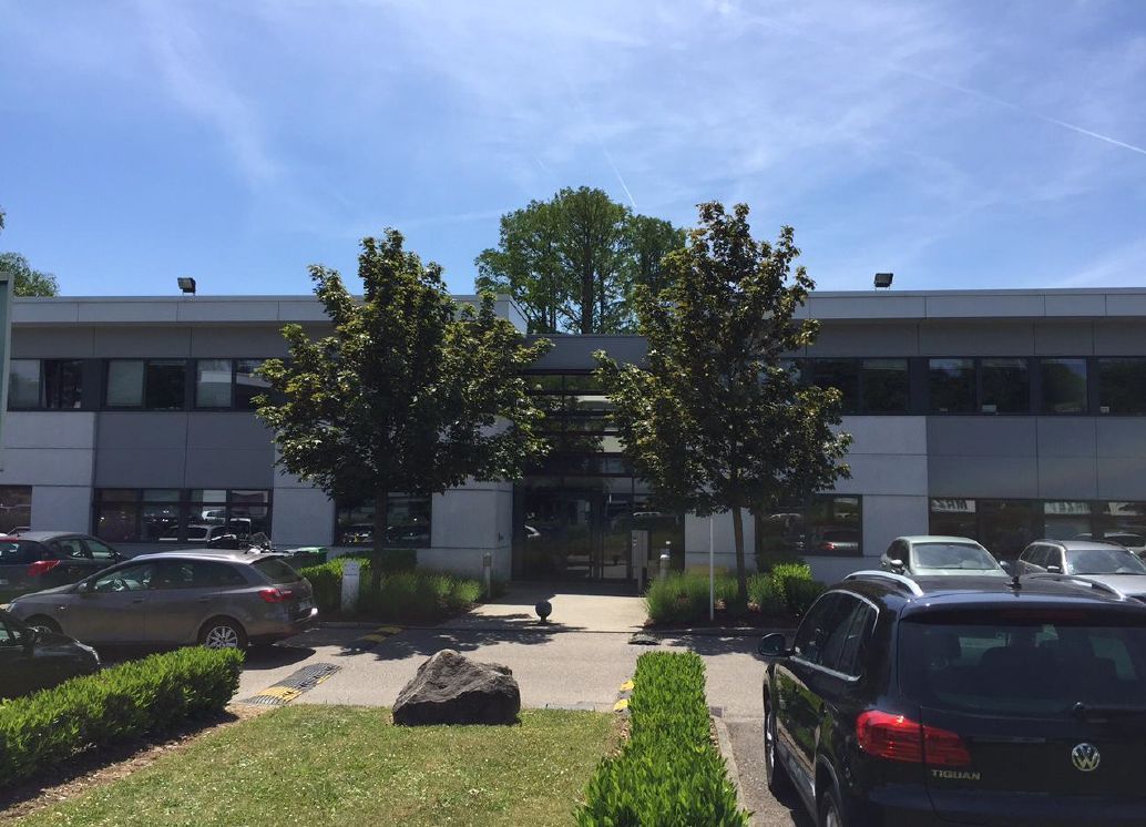 Dans un parc tertiaire, immeuble récent offrant u