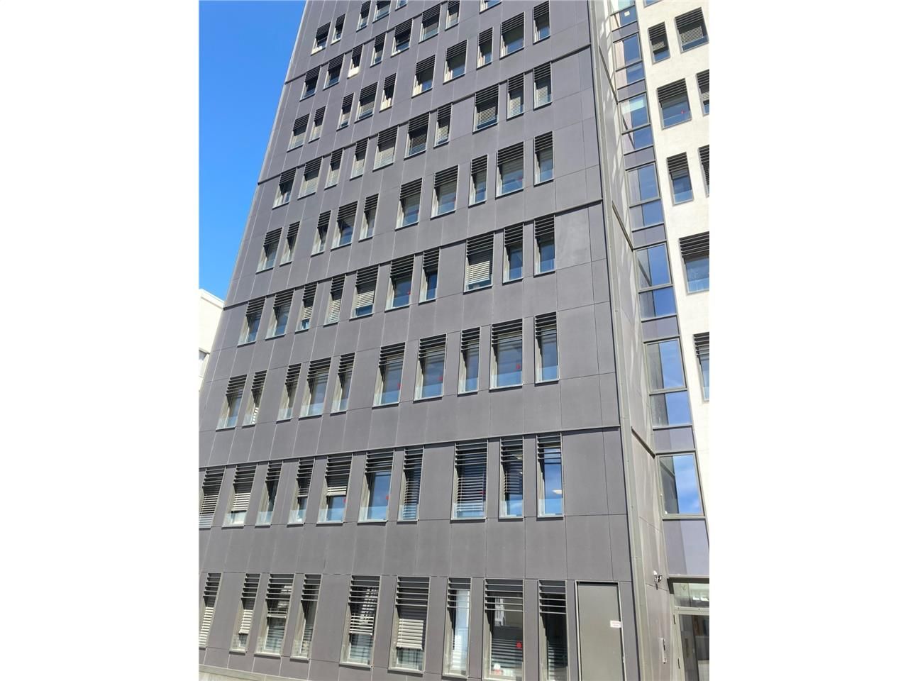 Au pied du stade de l'Olympique lyonnais et jouis