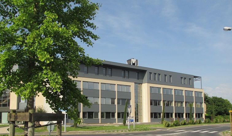 Bureaux à louer dans un immeuble indépendant aux