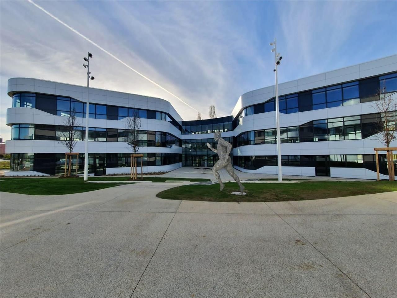 Au sein d'un ensemble tertiaire Racing Park , sur