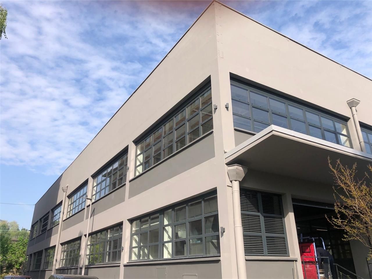 Au sein d'un parc tertiaire à proximité des trans