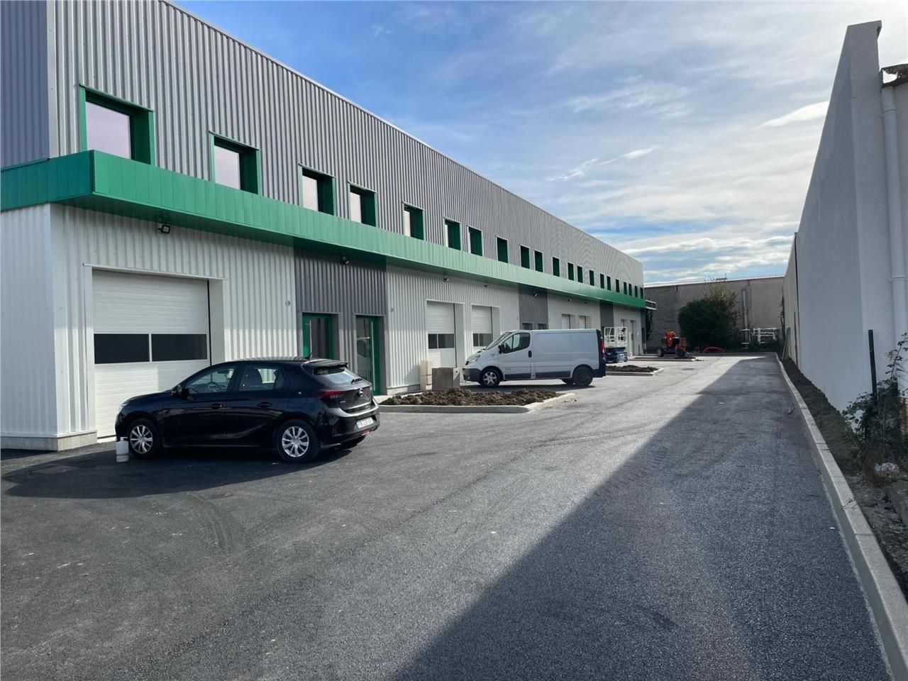 Sur un terrain de 3 450 m², bâtiment industriel c