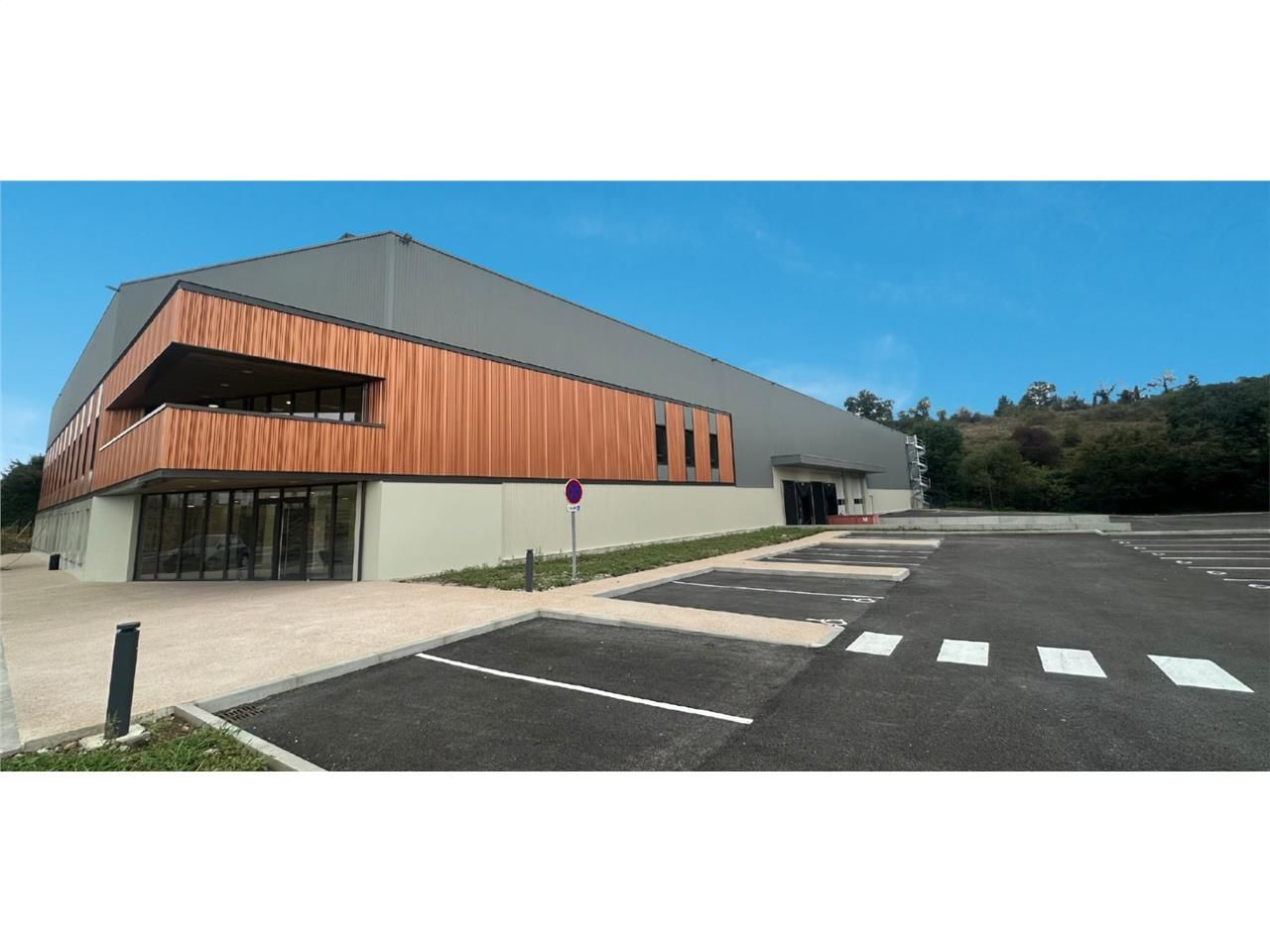 Idéalement situé dans la zone de SAINT-LAURENT DE