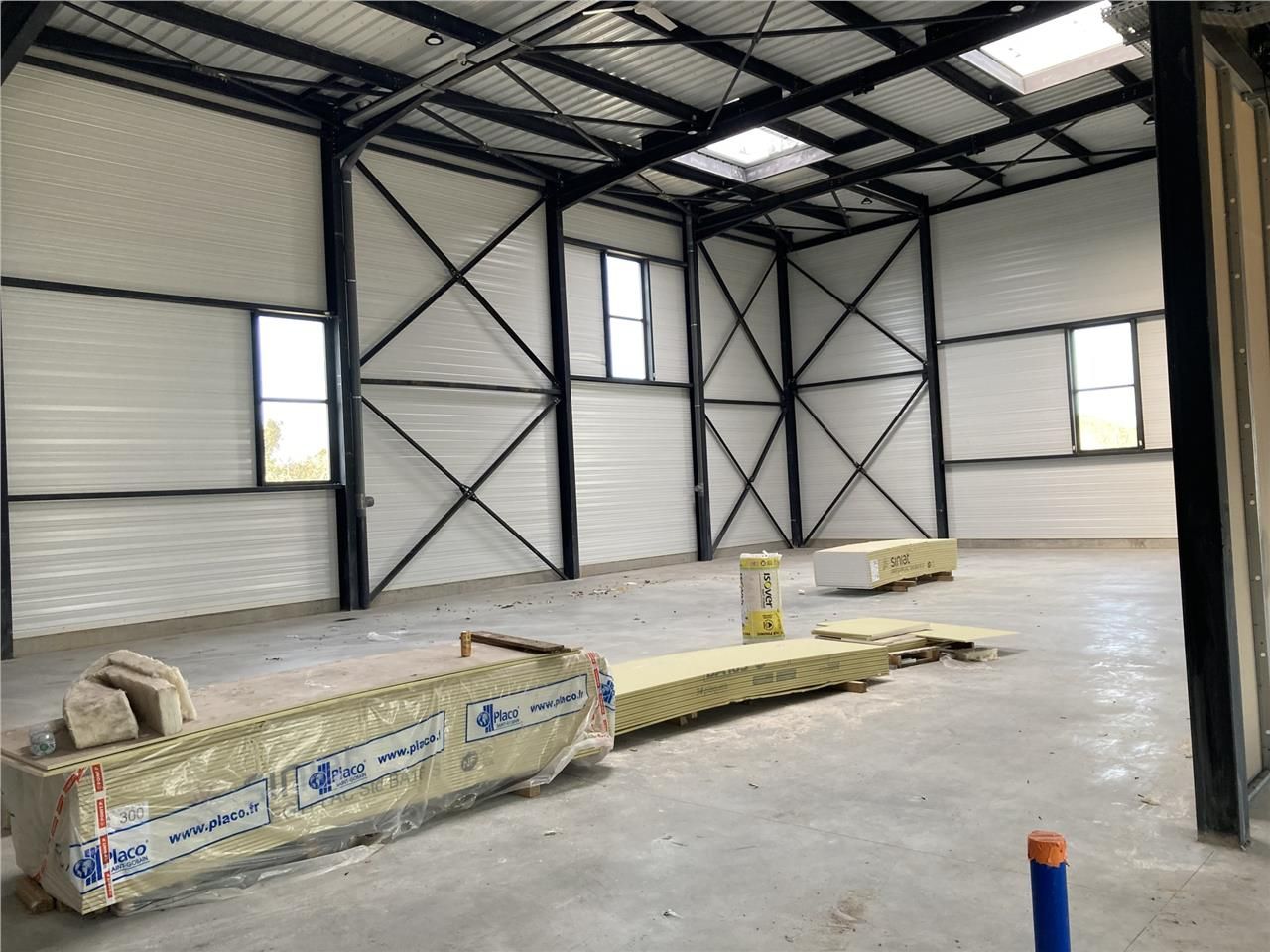 CBRE vous propose à la location une cellule neuve