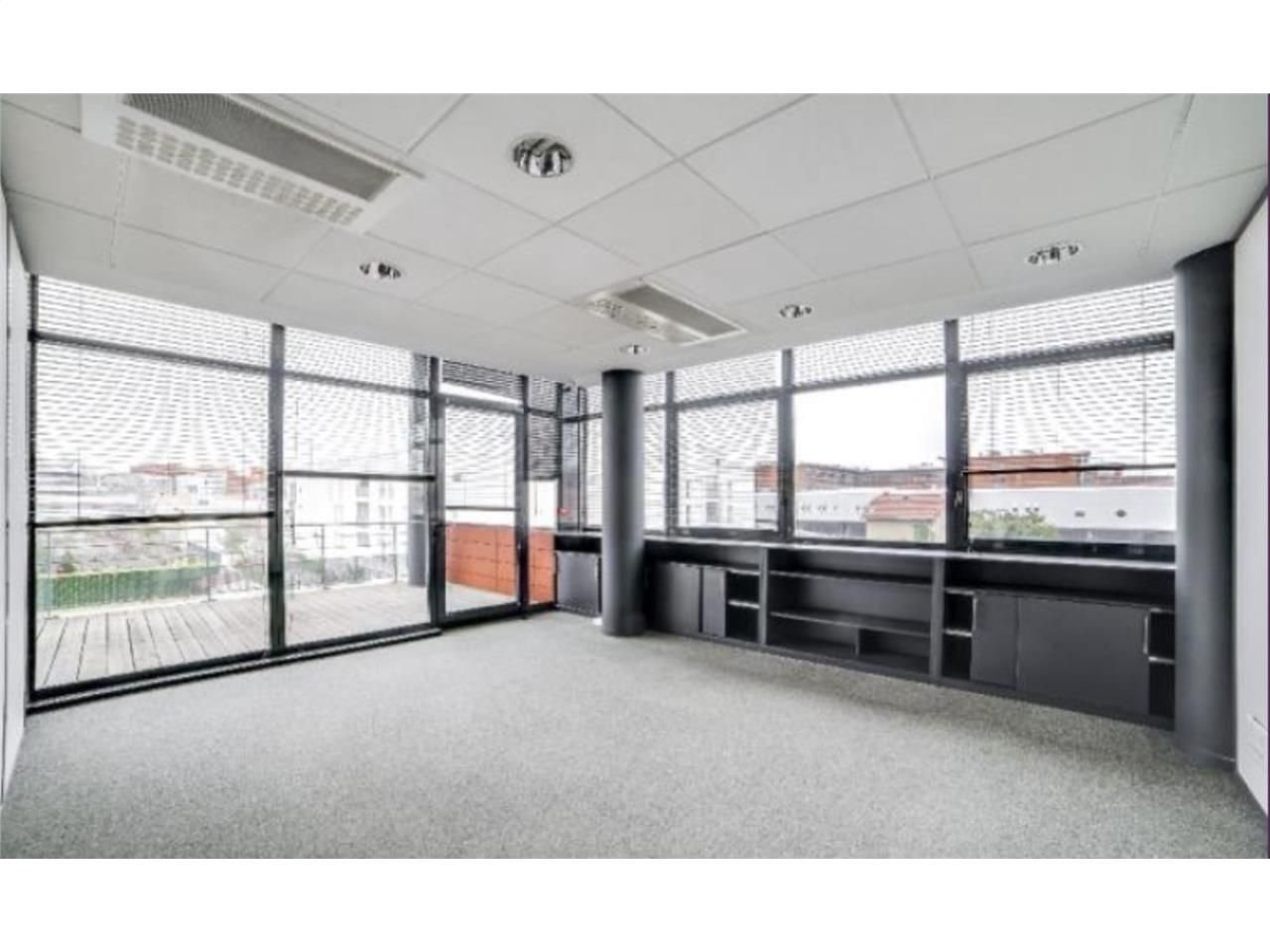 Plateau de bureau aménagé à louer dans un ensembl