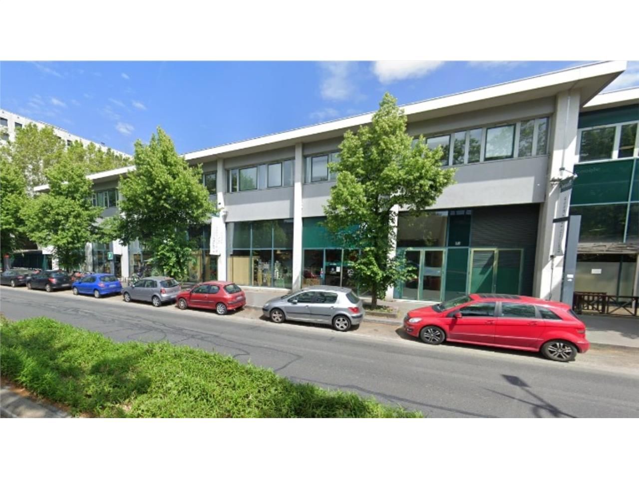 A louer surface de bureaux aménagée en bon état a