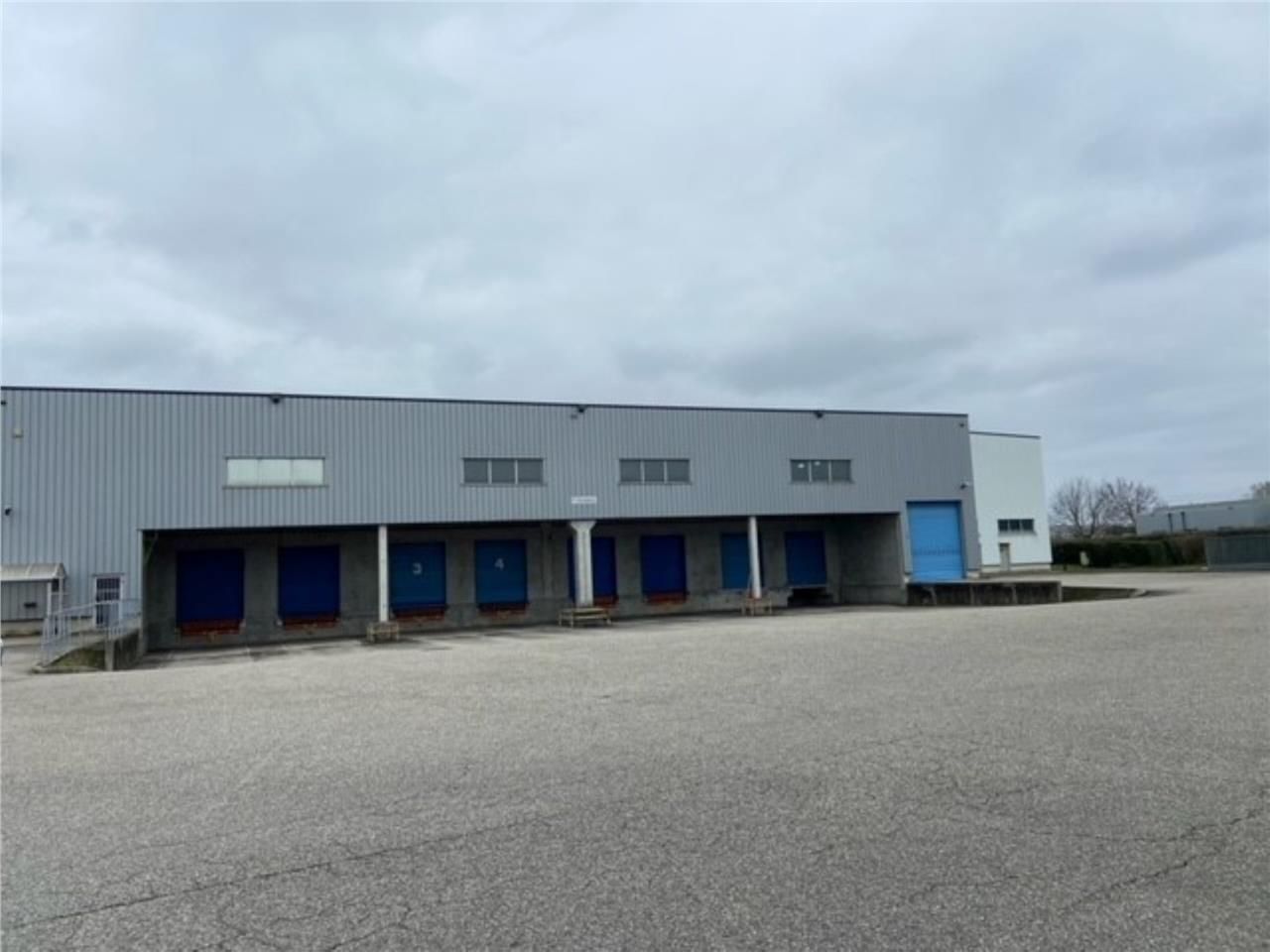 Au Sud Est de Lyon, dans la zone logistique Isle 
