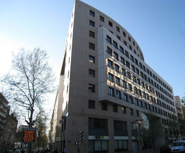 Belle surface à louer, dans un immeuble tertiaire